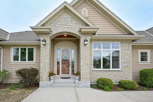 8622 Avian WAY, Franklin, WI 53132