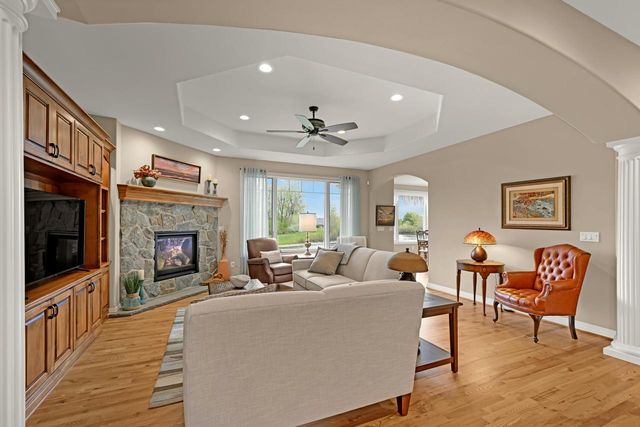 8622 Avian WAY, Franklin, WI 53132