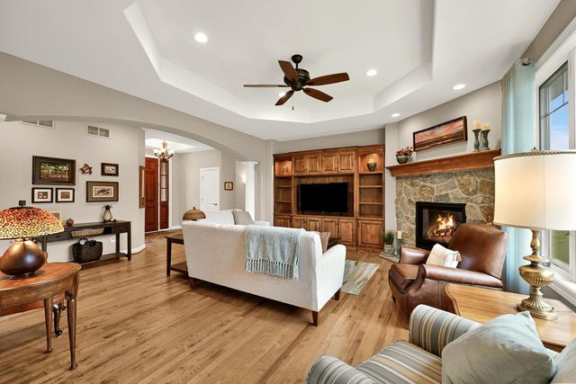 8622 Avian WAY, Franklin, WI 53132