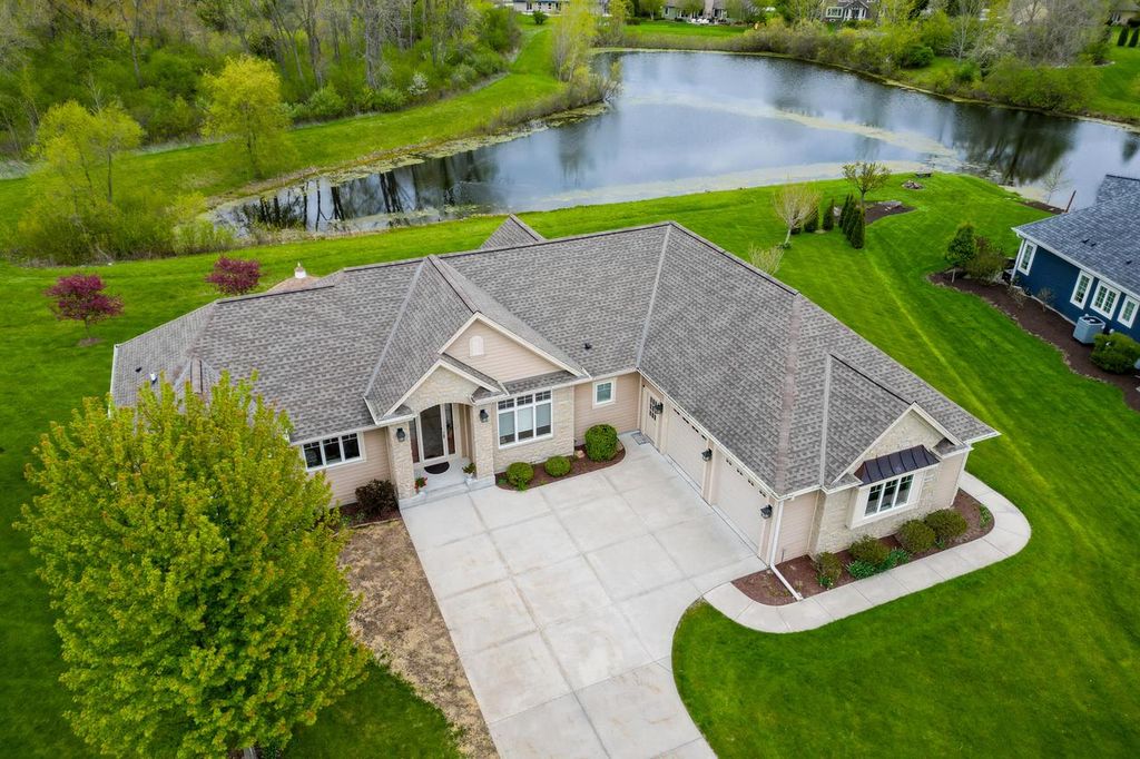 8622 Avian WAY, Franklin, WI 53132