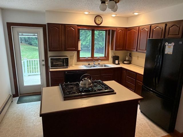 68 Gilrain Ter, Northampton, MA 01062