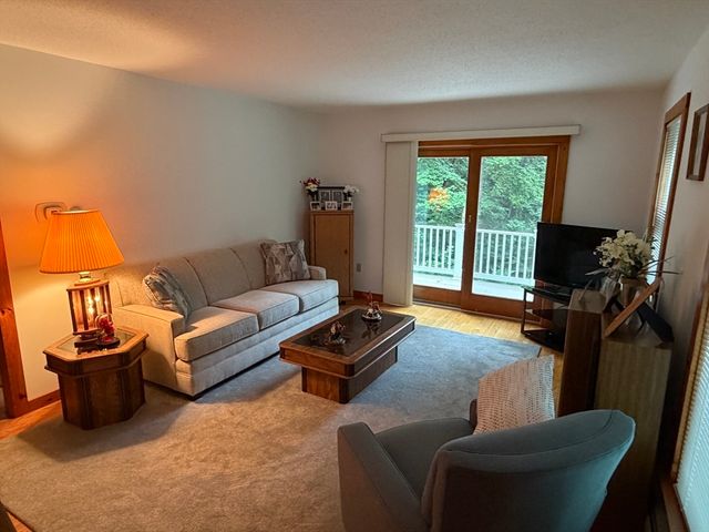 68 Gilrain Ter, Northampton, MA 01062
