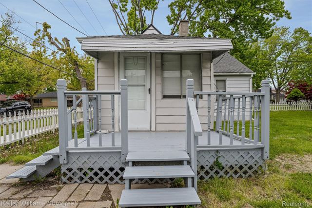 19800 Parkside Street, St. Clair Shores, MI 48080