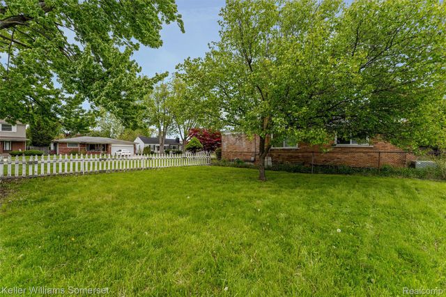 19800 Parkside Street, St. Clair Shores, MI 48080