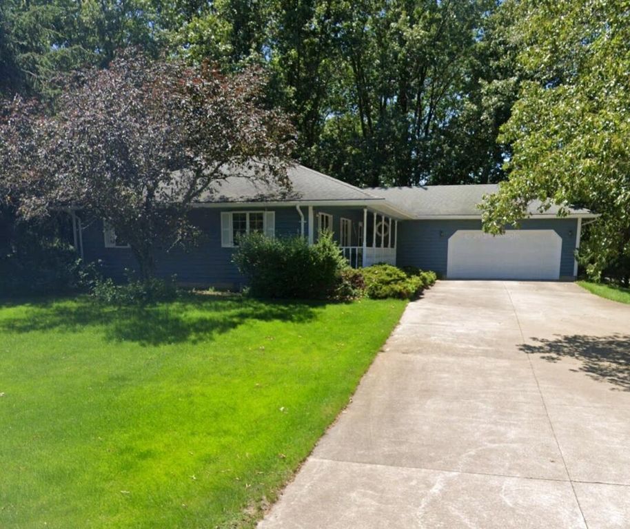 7101 Greenwood Court NW, Demotte, IN 46310