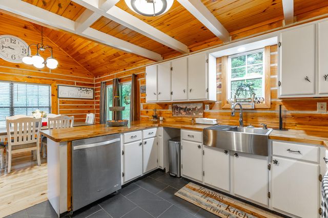 325 Evening Shadow Lane, Whitwell, TN 37397
