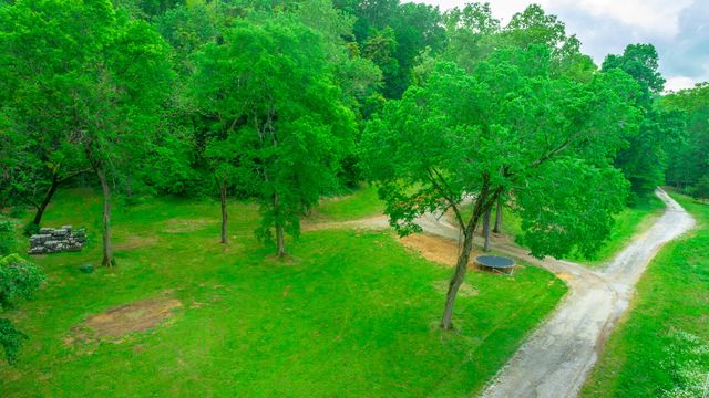 325 Evening Shadow Lane, Whitwell, TN 37397