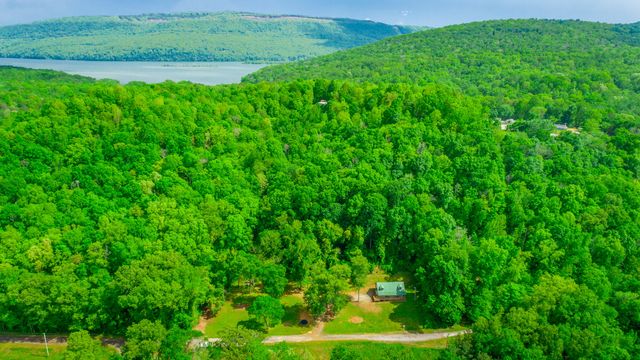 325 Evening Shadow Lane, Whitwell, TN 37397