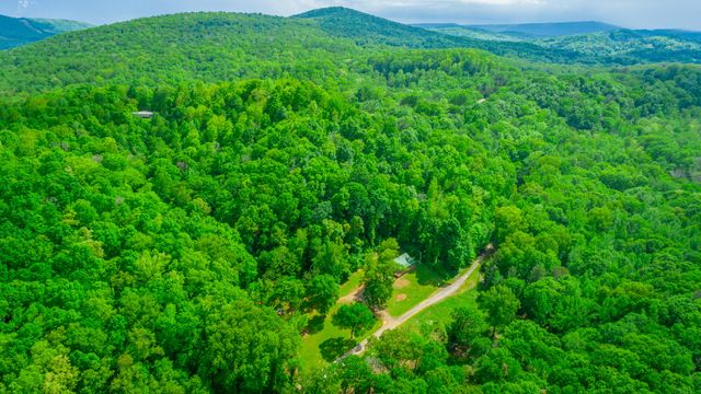 325 Evening Shadow Lane, Whitwell, TN 37397