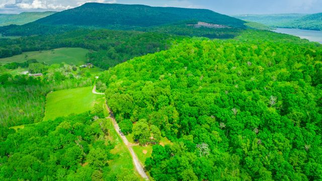 325 Evening Shadow Lane, Whitwell, TN 37397