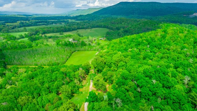 325 Evening Shadow Lane, Whitwell, TN 37397
