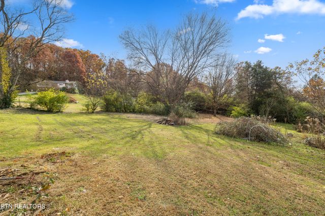 3473 Russellwood Drive, Rockford, TN 37853
