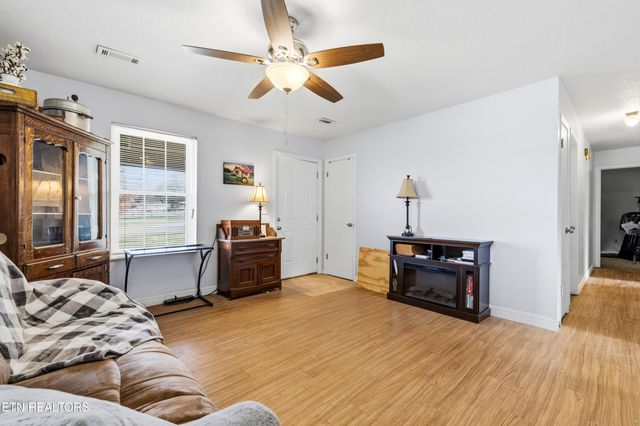 3473 Russellwood Drive, Rockford, TN 37853