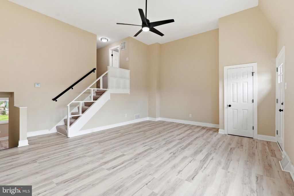 138 FRONEFIELD AVE, MARCUS HOOK, PA 19061 — photo 4