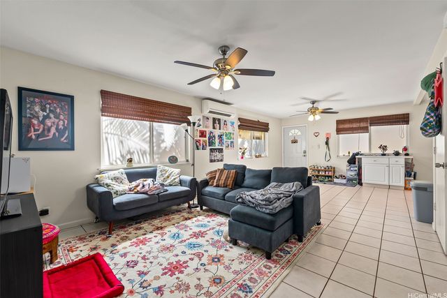 915 Mccully Street A, Honolulu, HI 96826