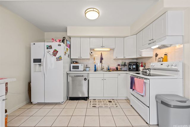 915 Mccully Street A, Honolulu, HI 96826