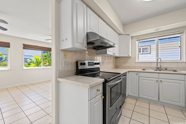 915 Mccully Street A, Honolulu, HI 96826