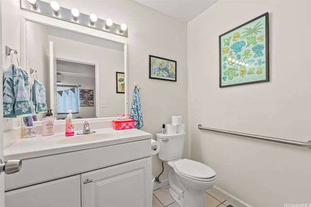 915 Mccully Street A, Honolulu, HI 96826