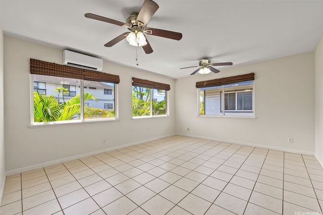 915 Mccully Street A, Honolulu, HI 96826