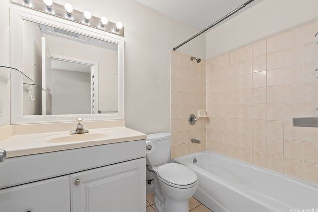 915 Mccully Street A, Honolulu, HI 96826