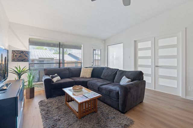 1101 Hollow Creek DR 2203, Austin, TX 78704