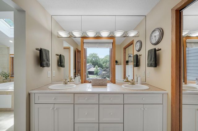 9117 Yukon Avenue S, Bloomington, MN 55438