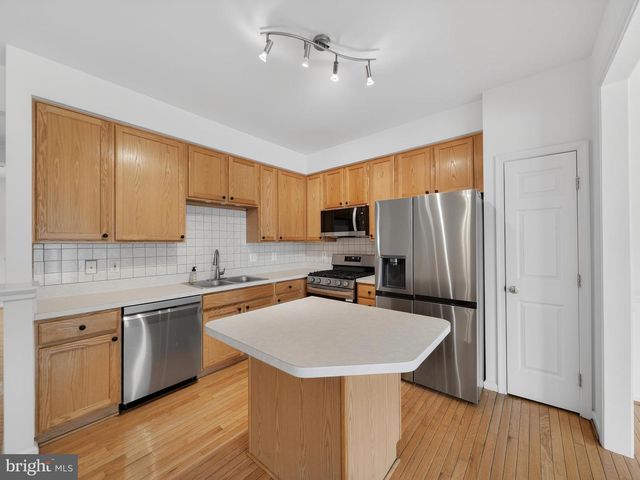 13662 SAINT JOHNS WOOD PL, Herndon, VA 20171