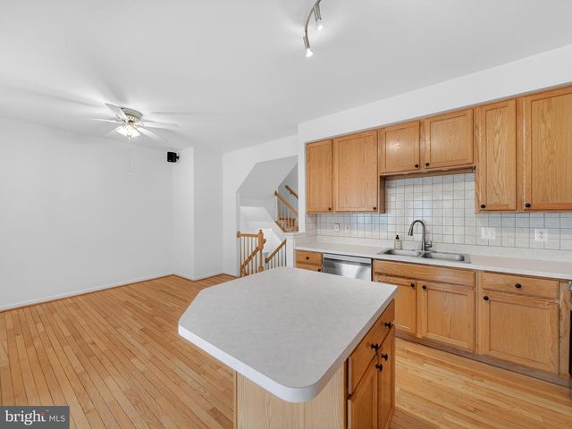 13662 SAINT JOHNS WOOD PL, Herndon, VA 20171