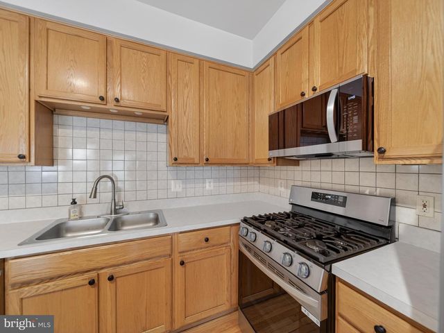 13662 SAINT JOHNS WOOD PL, Herndon, VA 20171