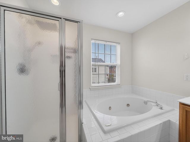 13662 SAINT JOHNS WOOD PL, Herndon, VA 20171