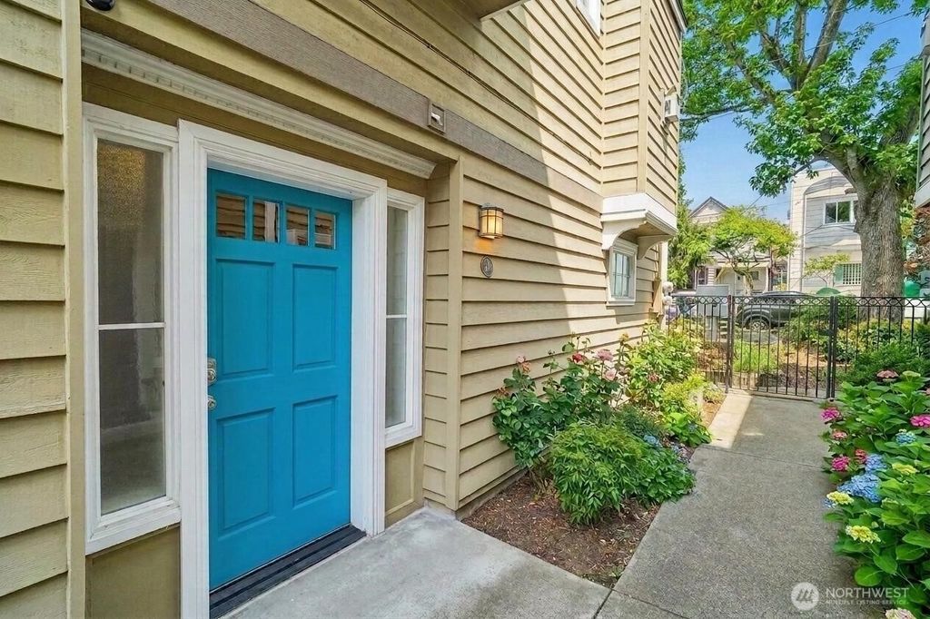 424 21st Avenue, Seattle, WA 98122