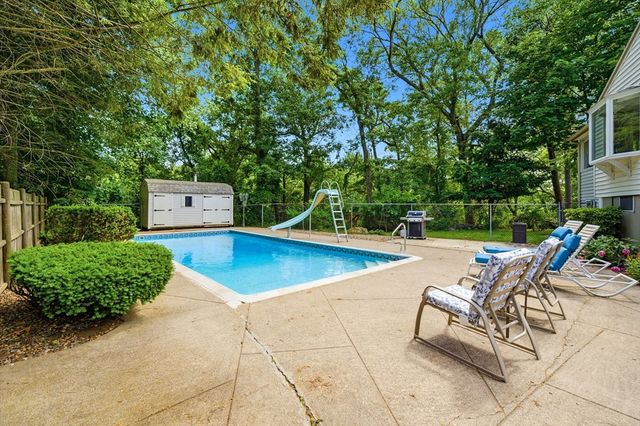 10 Richardson Cir, Saugus, MA 01906