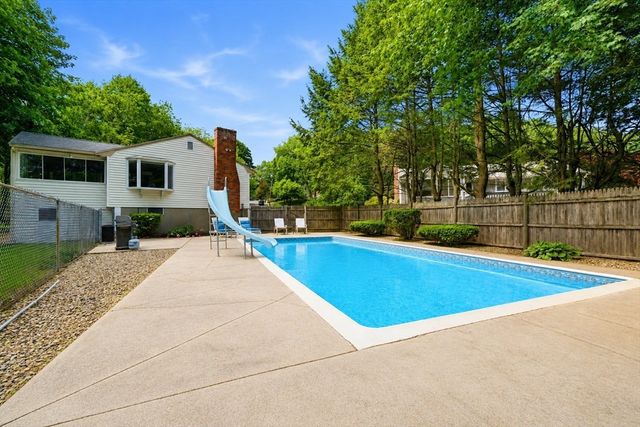 10 Richardson Cir, Saugus, MA 01906