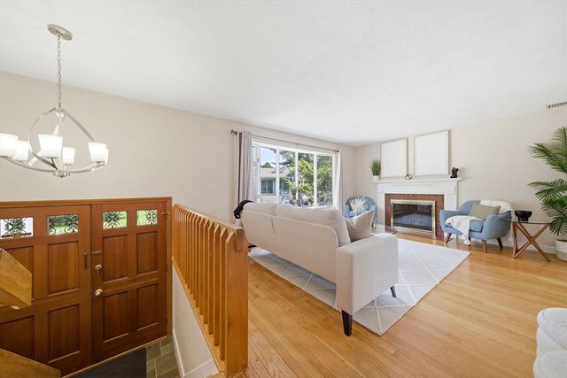 10 Richardson Cir, Saugus, MA 01906