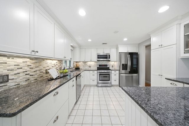 10 Richardson Cir, Saugus, MA 01906