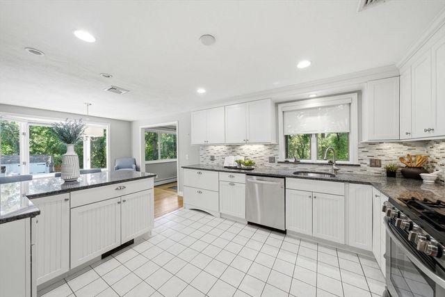 10 Richardson Cir, Saugus, MA 01906