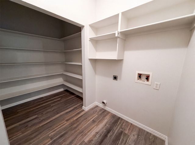 448 N Waterford Oaks Drive, Cedar Hill, TX 75104