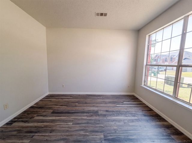 448 N Waterford Oaks Drive, Cedar Hill, TX 75104