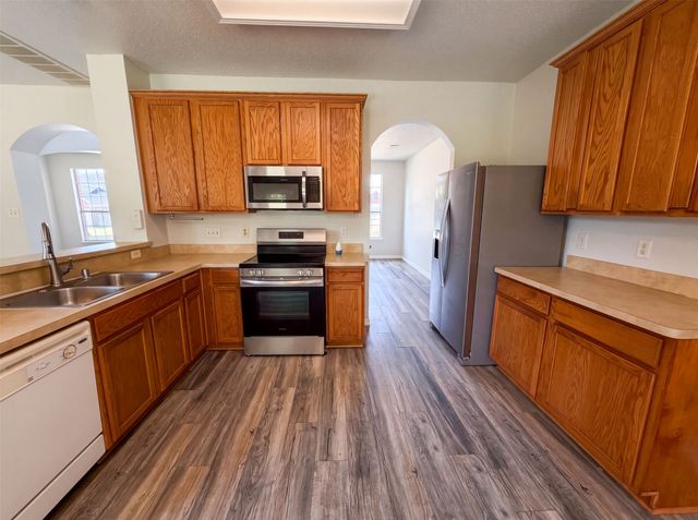 448 N Waterford Oaks Drive, Cedar Hill, TX 75104