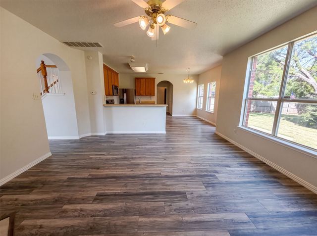 448 N Waterford Oaks Drive, Cedar Hill, TX 75104