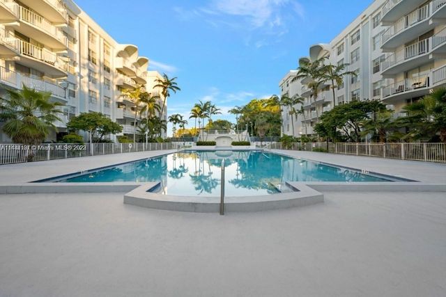 496 NW 165th St Rd D112, Miami, FL 33169