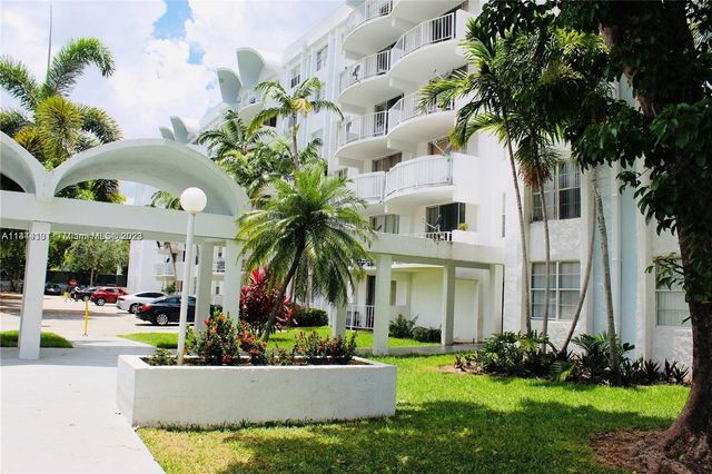 496 NW 165th St Rd D112, Miami, FL 33169