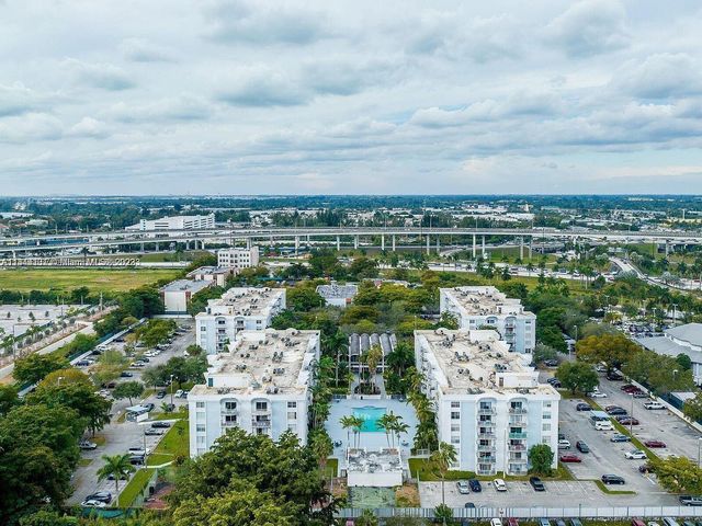 496 NW 165th St Rd D112, Miami, FL 33169