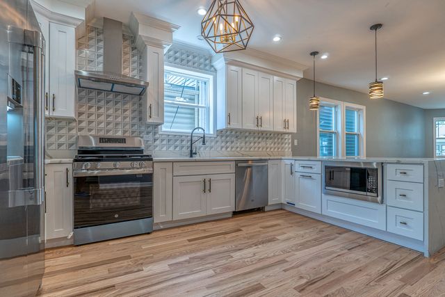 4826 W Potomac Avenue, Chicago, IL 60651
