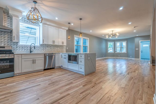4826 W Potomac Avenue, Chicago, IL 60651
