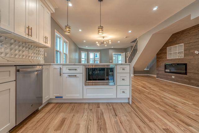4826 W Potomac Avenue, Chicago, IL 60651
