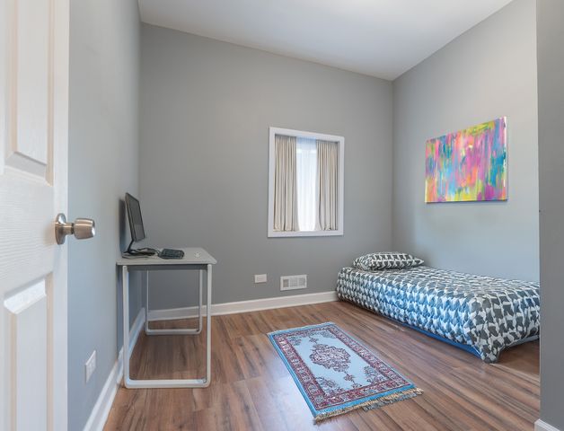 4826 W Potomac Avenue, Chicago, IL 60651