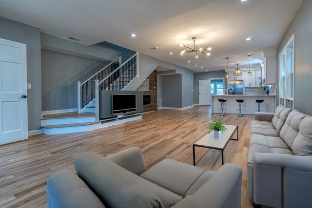 4826 W Potomac Avenue, Chicago, IL 60651