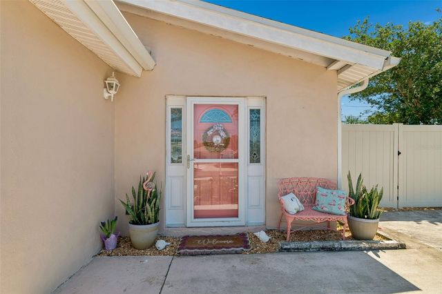 10572 BLOSSOM LAKE DRIVE, Seminole, FL 33772