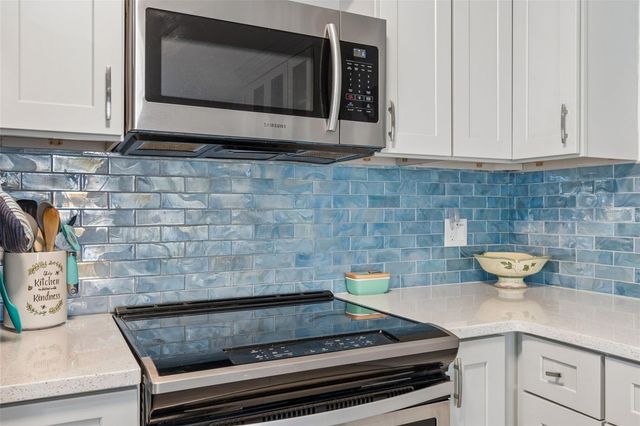 10572 BLOSSOM LAKE DRIVE, Seminole, FL 33772